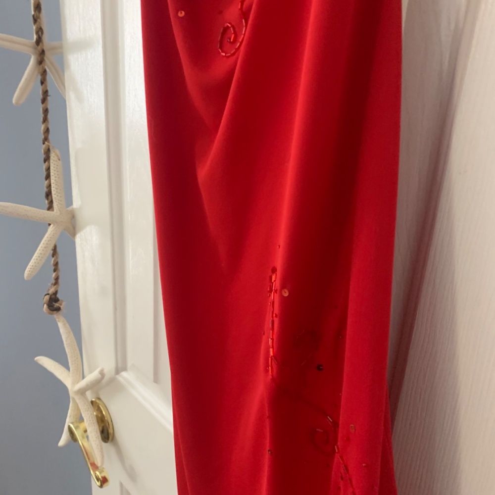 Red sequence pattern long evening dress - Picture 7 of 8